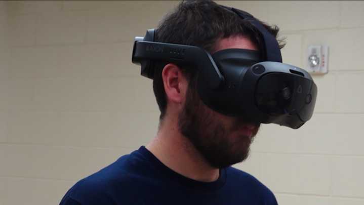 Law enforcement using virtual reality training to improve decision