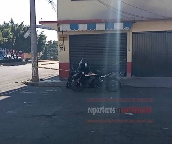 MOTOCICLISTA IBA A EXCESO DE VELOCIDAD Y EBRIO; TERMINÓ CHOCANDO CONTRA POSTE Y PERDIÓ LA VIDA