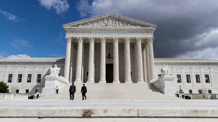 Supreme Court lets Trump strip protections from more than 300,000 Venezuelan migrants