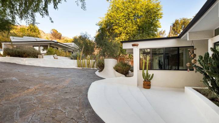 Altadena mid-century modern compound escaped Eaton fire, now seeks $2.5M