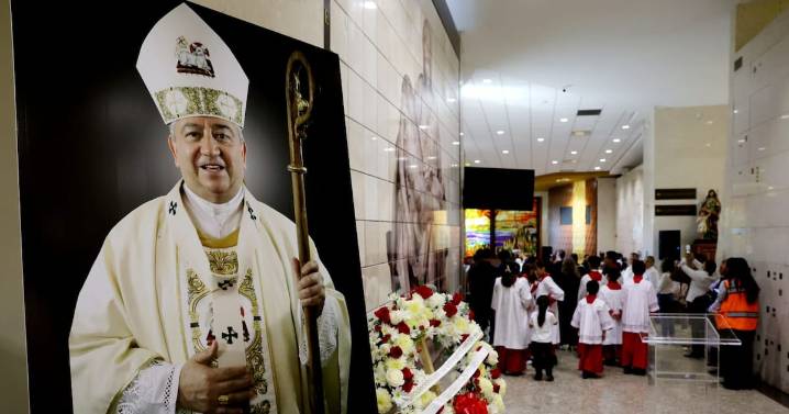 Dan último adiós al arzobispo Francisco Moreno Barrón