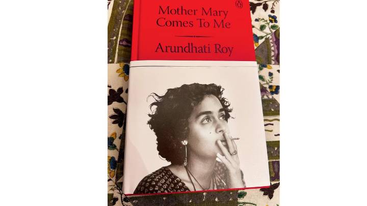 Kerala High Court dismisses PIL against sale of Arundhati Roy's book