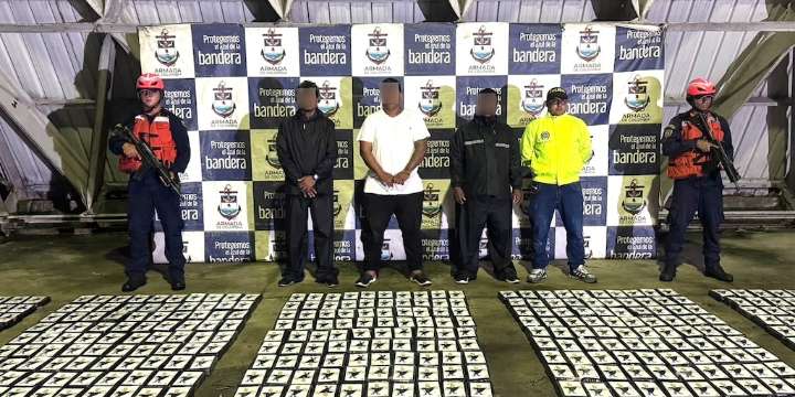 Interceptan embarcación con cerca de tres toneladas de cocaína en el Pacífico colombiano