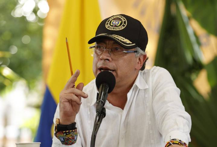 Petro exige a Fiscalía actuar ante posible narcolancha colombiana bombardeada en...