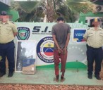 ¡Cae en el acto! Joven sorprendido robando dos ventanas corredizas en un insólito atraco.