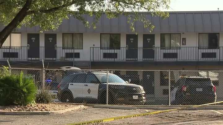‘I heard multiple shots’: Witnesses recount West Side shooting that injured 2 SAPD officers