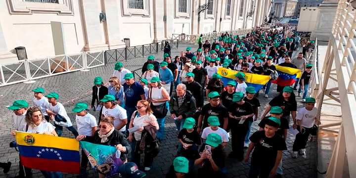 Venezolanos asisten al Vaticano para honrar a sus primeros santos