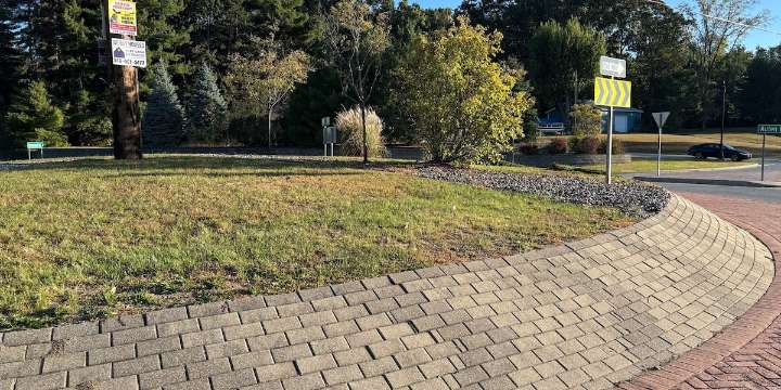 All yard signs removed from St. Joseph County roundabout after WNDU report