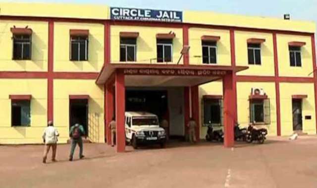 Two Murder Accused Escape Choudwar Jail in Midnight Breakout