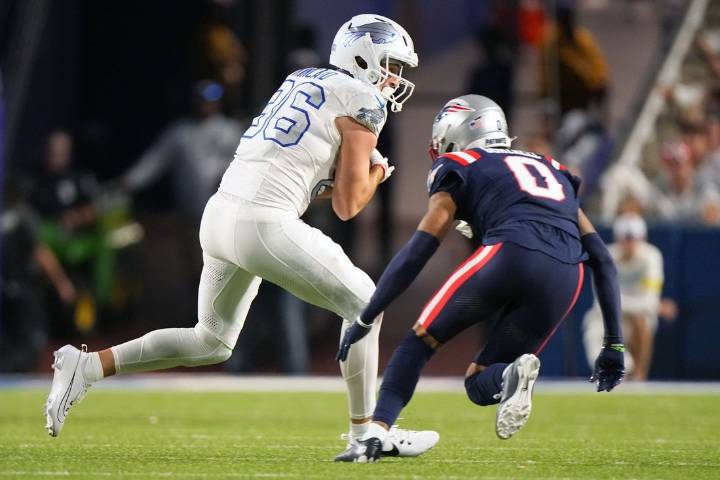 Deadspin | Patriots CB Christian Gonzalez injures hamstring