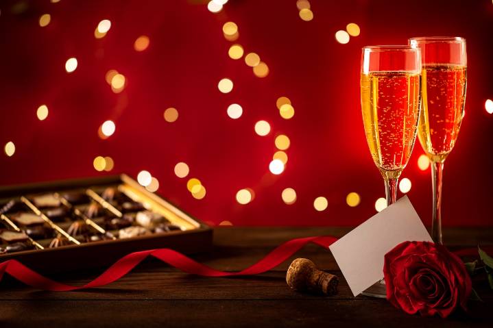 Northeast Ohio’s 2025 Sweetest Day celebrations include fancy dinners, chocolate treats