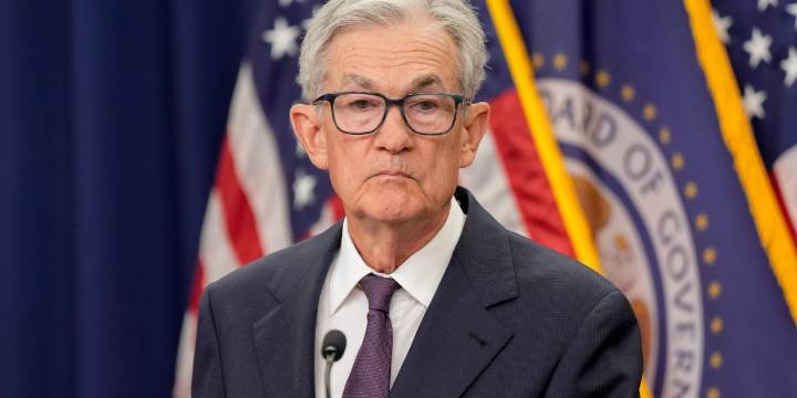 The economy is just getting stronger, not weaker, and 'we in the economics profession need to look ourselves in the mirror,' top analyst says