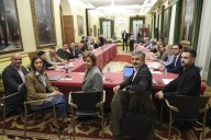 El Principado no consigue aplacar la desconfianza vecinal sobre el vial del puerto de Gijón