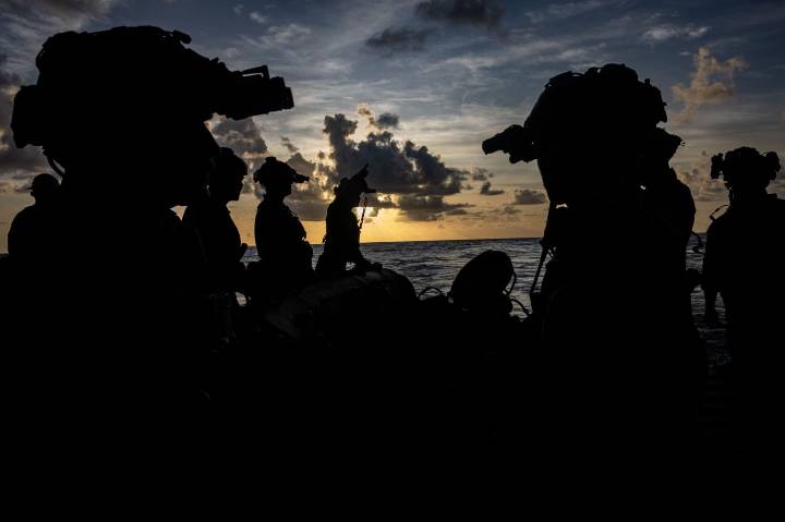 "No podéis vernos, pero nosotros sí a ustedes", la advertencia de los marines en el mar Caribe