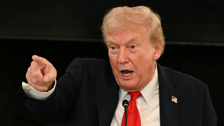 Trump heads to Israel and Egypt to celebrate ceasefire, push for lasting Middle East peace