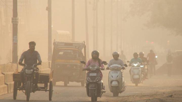 Delhi's air turns toxic on Diwali morning as AQI slips to 'very poor'
