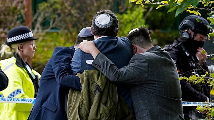 El autor del atentado en la sinagoga de Manchester estaba bajo fianza por acusaciones de violación.