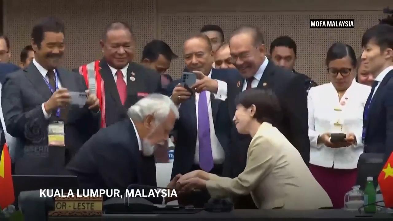 Malaysian PM congratulates Japan’s newly-elected Prime Minister at ASEAN