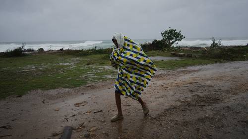 Huracán Melissa de categoría 2 se debilita mientras atraviesa Cuba