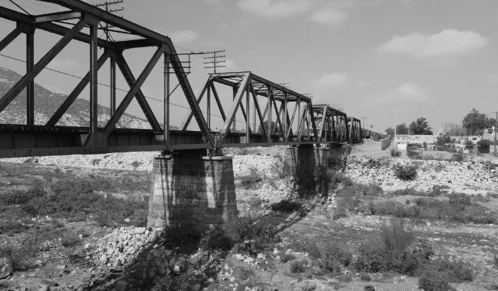 ¿Un ente flota sobre las vías del tren? Esta es la leyenda del Garrotero del Puente Negro
