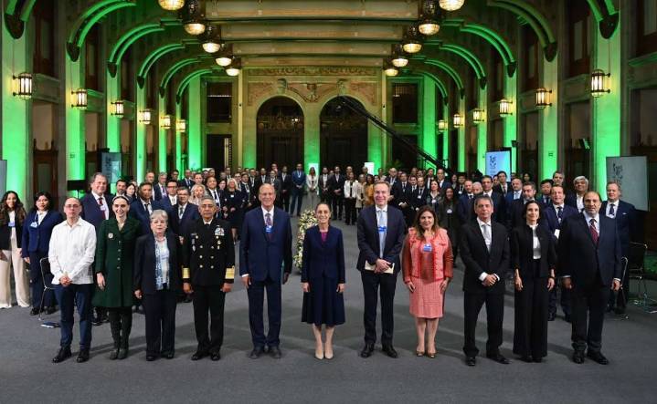 Sheinbaum se reúne con integrantes del Foro Económico Mundial; presenta Plan México ante empresarios de 17 países