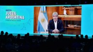 Luis Caputo volvió a rechazar una devaluación y prometió las reformas laboral y tributaria