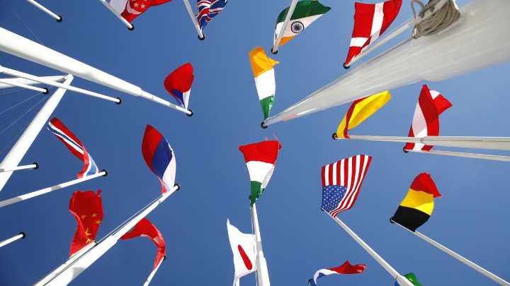 Los dos únicos países del mundo que tienen una bandera cuadrada en vez de rectangular
