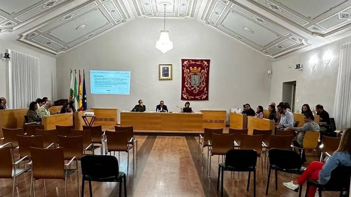 Crearán una red de voluntarios para acompañar a mayores en Almendralejo