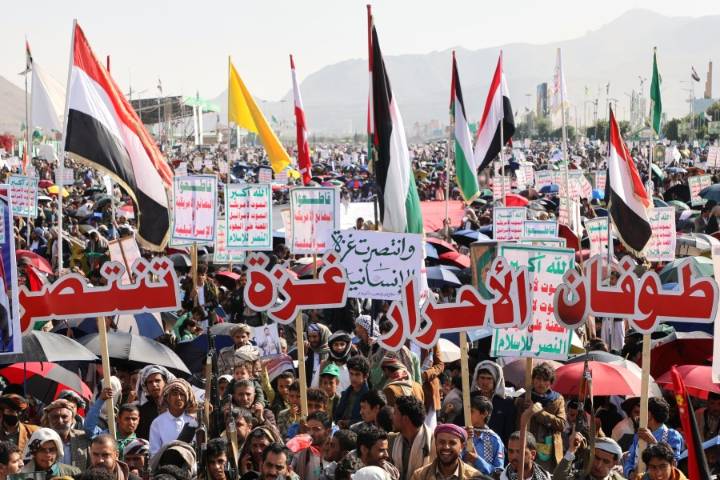 A dozen UN international staffers leave Yemen after being released by Houthis