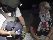 Así detenían a Greta Thunberg, luego de que Israel frenó el barco en el que viajaba con destino a Gaza