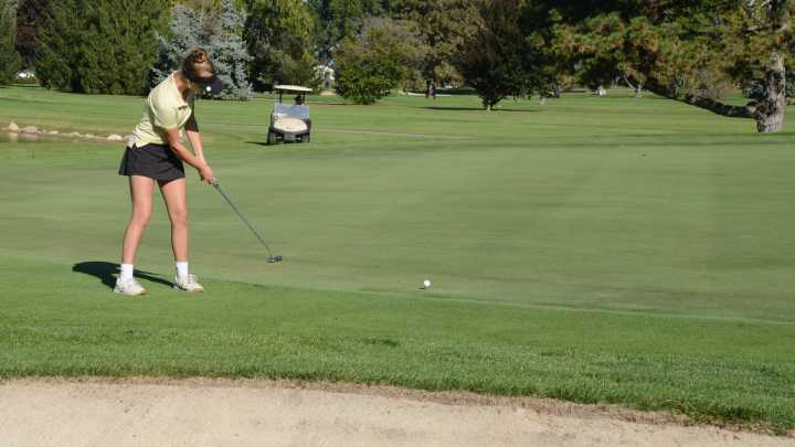 SMCC girls capture county golf title; Carlson's Peterson is medalist