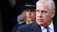 El príncipe Andrés de Inglaterra renuncia a todos sus títulos nobiliarios