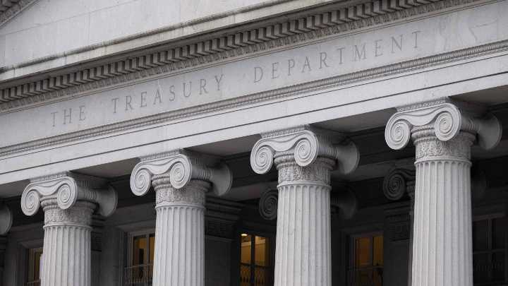 How hedge funds help the U.S. borrow money, for better or worse : Planet Money : NPR