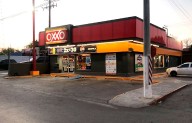 Roban con violencia Oxxo en colonia Valle de las Flores