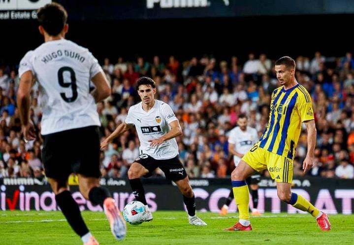 Rondón da el triunfo al Oviedo en Valencia