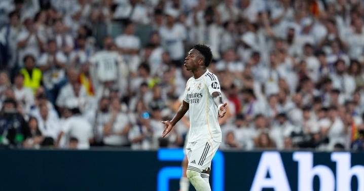 Vinicius pide disculpas por su airada reacción tras ser sustituido en el Clásico ante el Barça