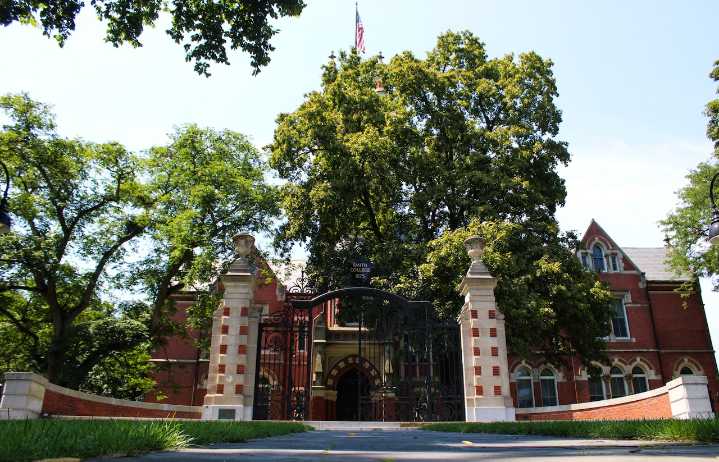 Smith College to offer free tuition for families making up to $150K