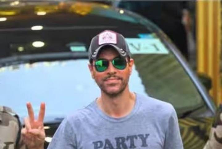 Enrique Iglesias back in India after 13 years, excitement erupts in Mumbai, watch