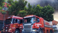 Bomberos apagan incendio en lavandería de Iztapalapa