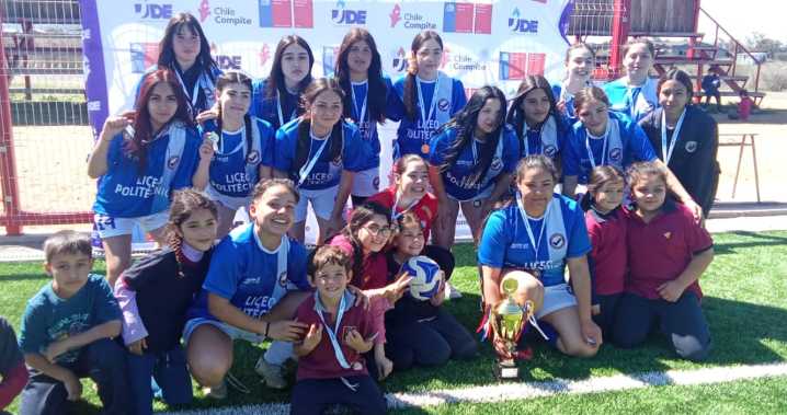 Selección femenina de fútbol de Liceo Politécnico representará a la provincia en torneo regional
