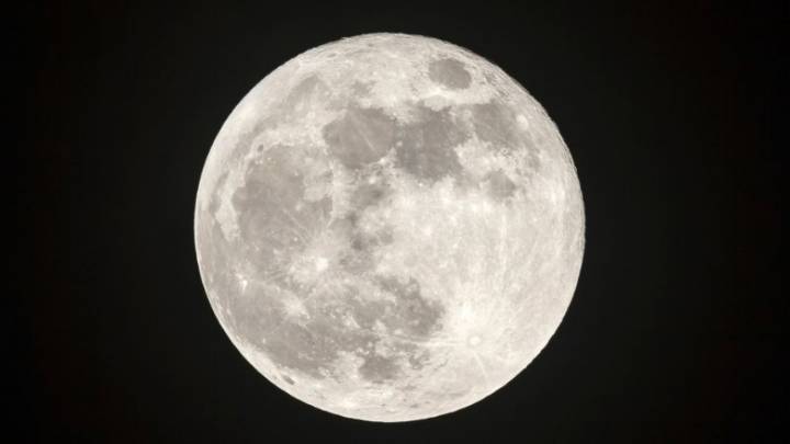 Octubre llegó con la “superluna de cosecha”: Qué es, cuándo y cómo verla en Estados Unidos
