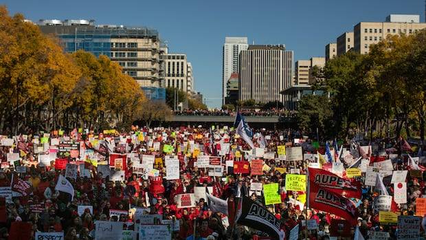 Alberta teachers, students head back to school after three