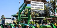 Productores de maíz inician bloqueo de carretera a Morelia en el kilómetro 40