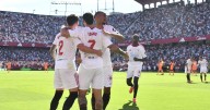 El Sevilla desnuda el plan Flick, golea al Barcelona y el Real Madrid se marcha líder al parón