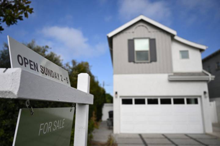 Average long-term mortgage rate drops to lowest level in more than a year