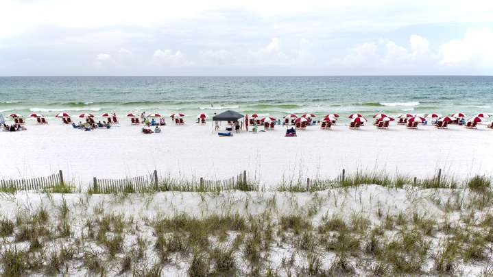 Texas parents arrested in Florida for leaving infant alone on beach, WCSO says
