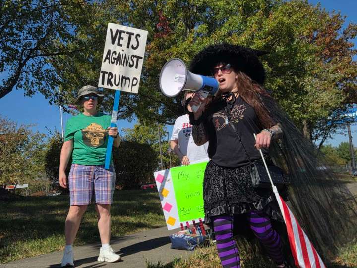 No Kings protest in Cranberry Township crowds intersection at Routes 228, 19