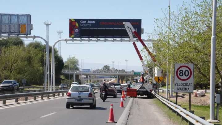 El peronismo pidió informes por la colocación de carteles en la Circunvalación
