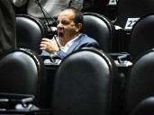 Cachan a Cuauhtémoc Blanco jugando pádel en sesión del Congreso