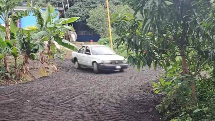 Camino alterno habilitado tras socavón en Santo Tomás de los Plátanos
